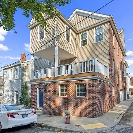 Modern 3-Bed Home With Game Room And Deck